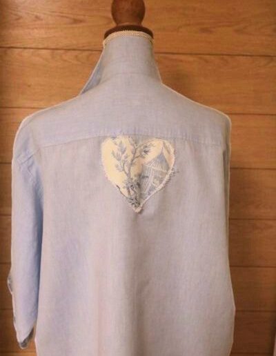le chas kikou upcycling chemise jean coeur dos